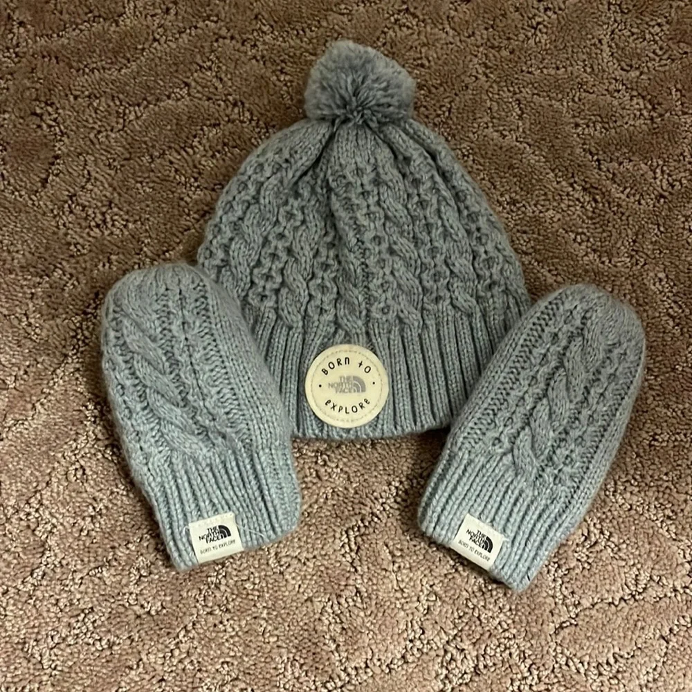 Infant North Face Hat + Mittens - Picture 1 of 1